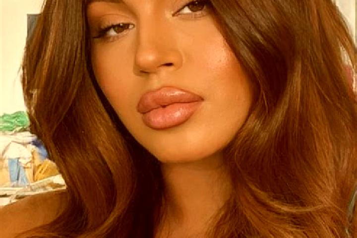 Kinsley, 23, a auburn brown-eyed latina companion based in Chichis. Offering Striptease, Erotic Massage, GFE, 69, Massage. Available for incall and outcall, ...