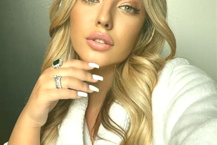 Kinsley, 23 — Escort in Abbaretz, France