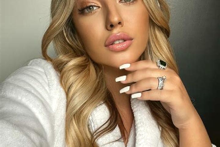 Kinsley, 23 — Escort in Capeni, Romania
