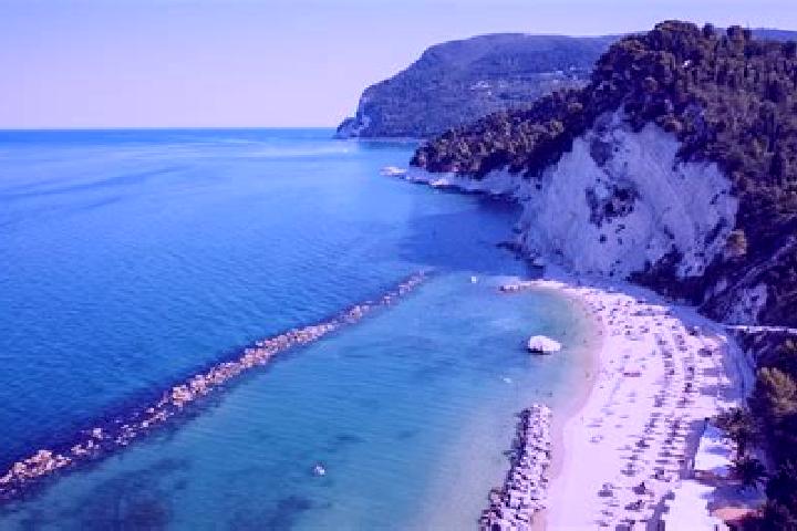 Kinsley, 23 — Escort in Centobuchi, Italy