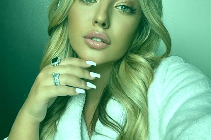 Kinsley, 23 — Escort in Etreaupont, France