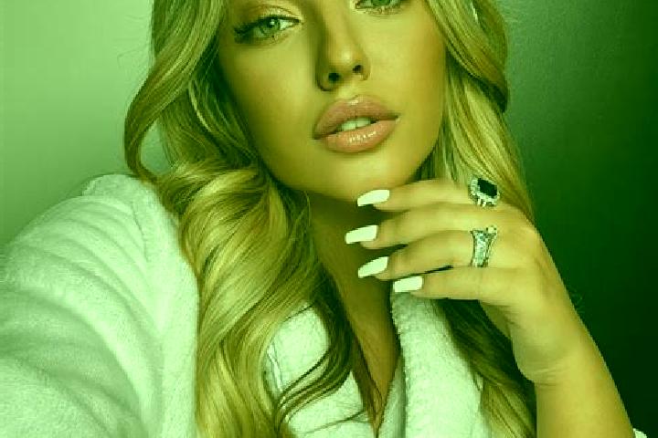Kinsley, 23 — Escort in Fourneaux, France
