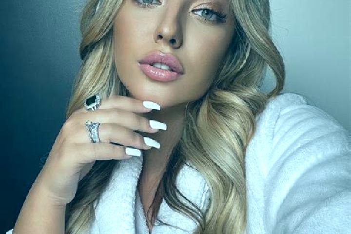 Kinsley, 23 — Escort in Halytsynove, Ukraine