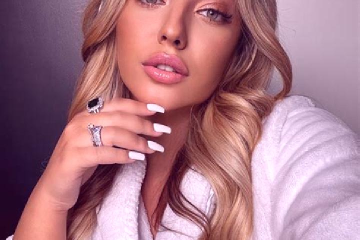 Kinsley, 23 — Escort in Logresti, Romania
