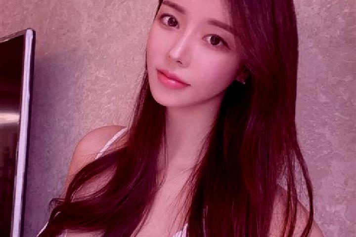Kinsley, 23 — Escort in Meinan, China