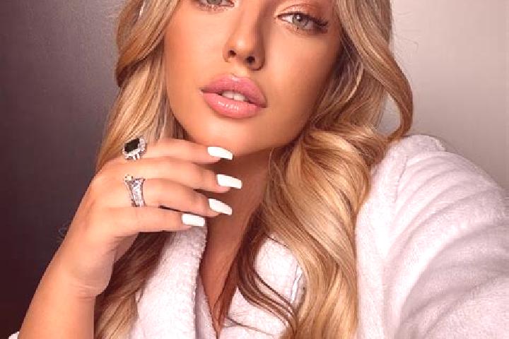 Kinsley, 23 — Escort in Pavshyno, Ukraine