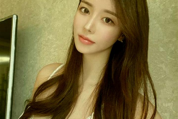 Kinsley, 23 — Escort in Xuanhe, China