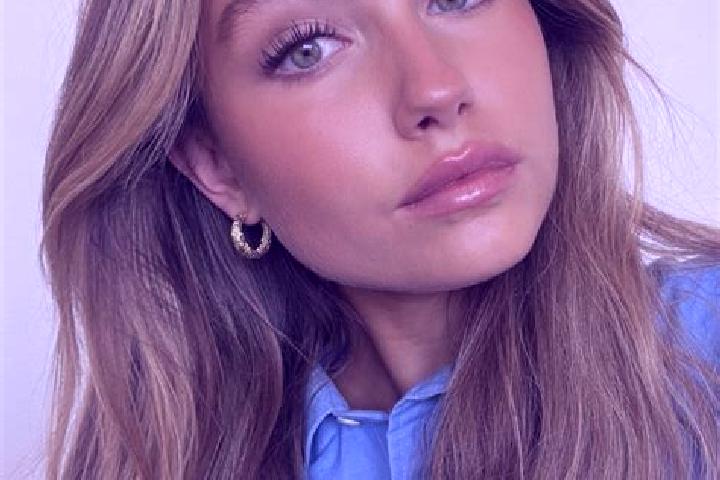 Kinsley, 24, a dark blonde green-eyed mixed companion based in Dunning. Offering GFE, CIM, Massage, Couples, A-Level. Available for incall and outcall, day a...