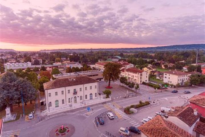 Kinsley, 24 — Escort in Castelletto Uzzone, Italy