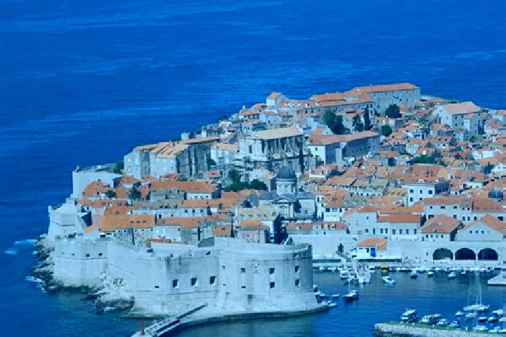Kinsley, 24 — Escort in Jertovec, Croatia