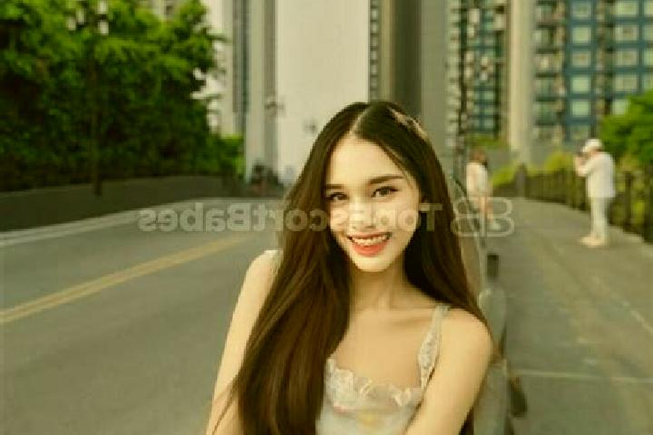 Kinsley, 24 — Escort in Meili, China