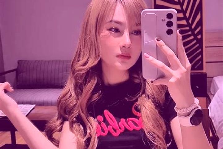 Kinsley, 24 — Escort in Mitha Tiwana, Pakistan