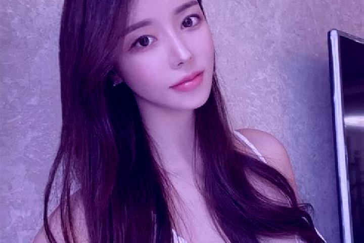 Kinsley, 24 — Escort in Tuanchengshan, China