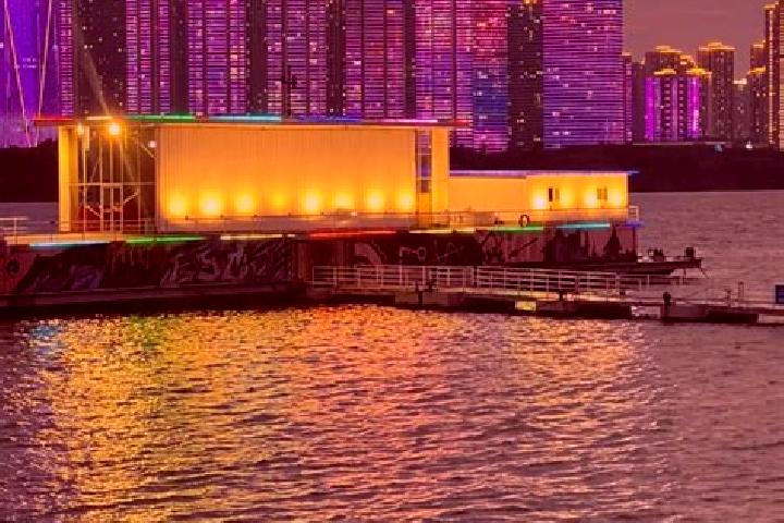 Kinsley, 24 — Escort in Weishui, China