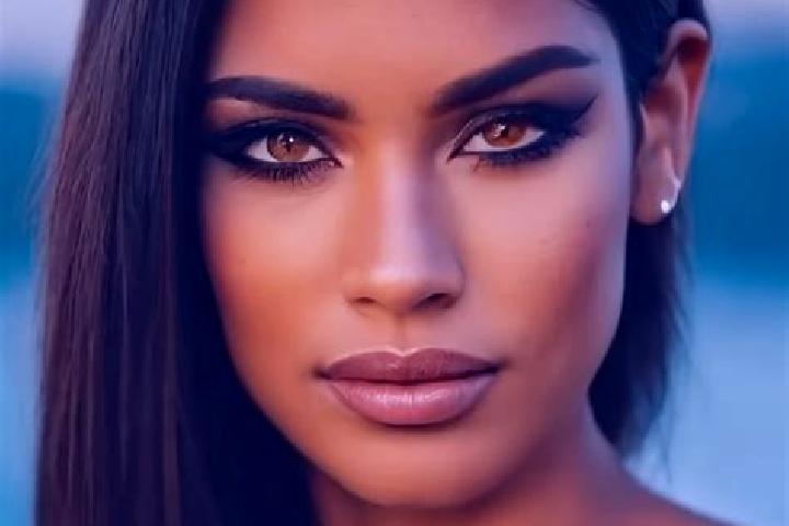 Kinsley, 25, a red dark-eyed latina companion based in Kangaroo Point. Offering Massage, Duos, Tantra, Domination. Available for incall and outcall, day and ...