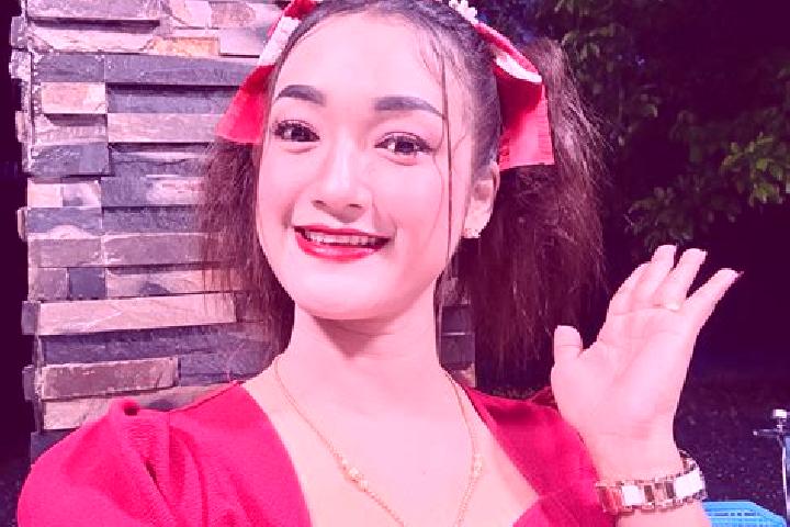 Kinsley, 25 — Escort in Ban Na San, Thailand