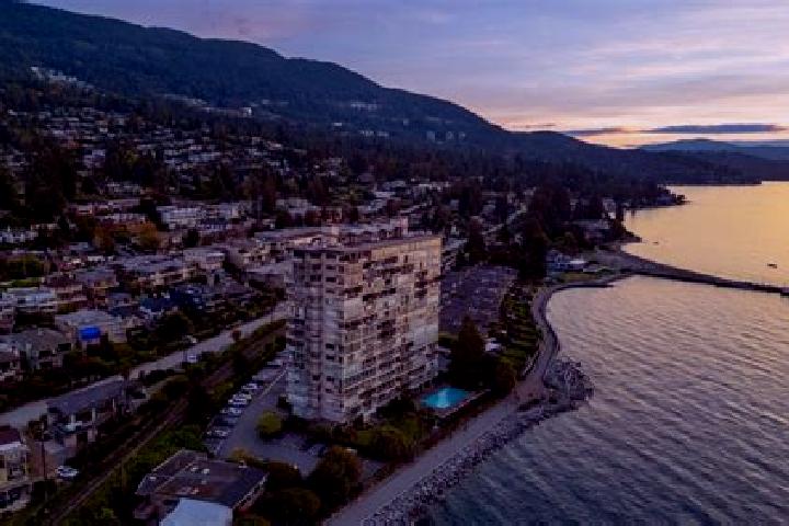 Kinsley, 25 — Escort in West Vancouver, Canada