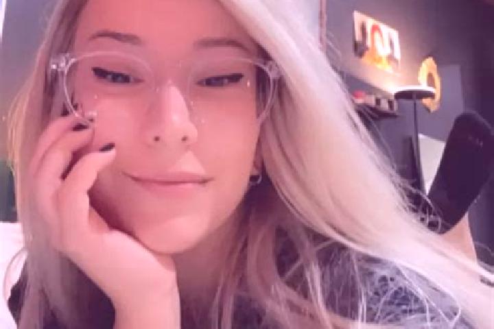 Kinsley, 26, a platinum blonde green-eyed ebony companion based in La Villedieu-du-Clain. Offering Tantra, Travel Companion, 69, OWO. Available for incall an...