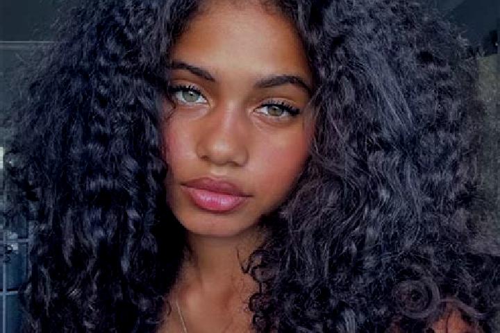 Kinsley, 26, a red blue-eyed ebony companion based in Chvalec. Offering Couples, Erotic Massage, A-Level, Girlfriend Experience, Tantra. Available for incall...