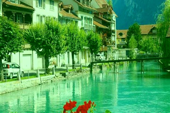 Kinsley, 26 — Escort in Apples, Switzerland