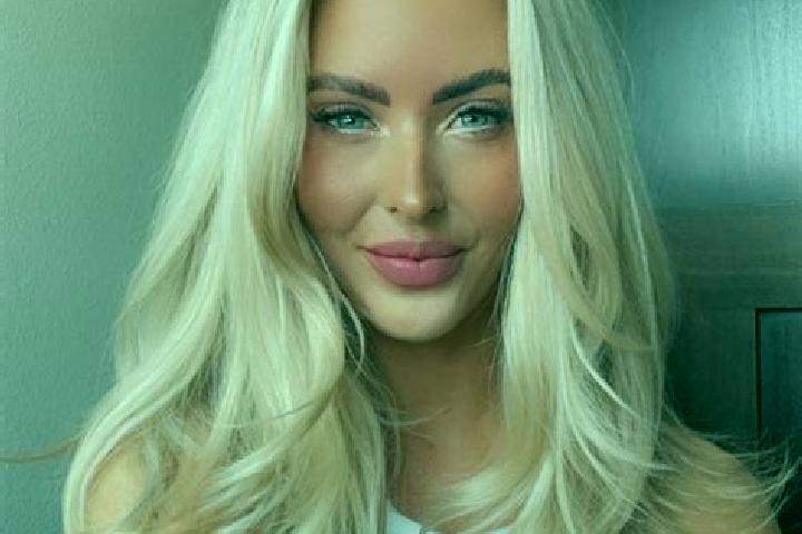 Kinsley, 26 — Escort in Barret, France