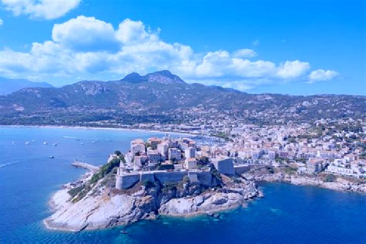 Kinsley, 26 — Escort in Calvi, France
