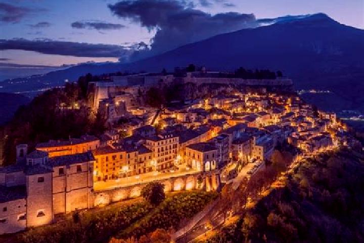 Kinsley, 26 — Escort in Pagliare, Italy