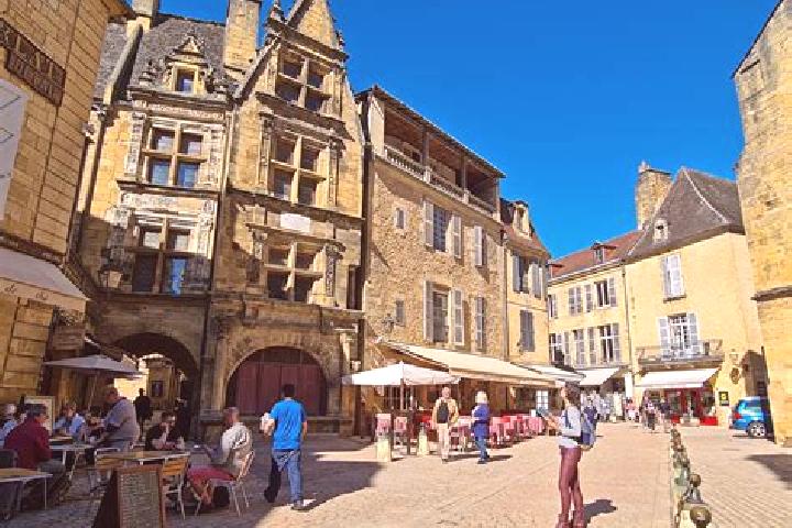 Kinsley, 26 — Escort in Sarlat-la-Caneda, France