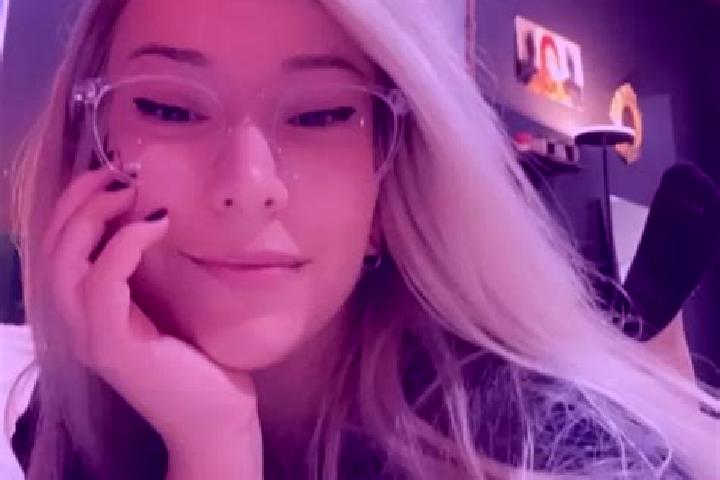 Kinsley, 27, a blonde grey-eyed mediterranean companion based in Buhlertal. Offering OWO, Erotic Massage. Available for incall and outcall, day and evening d...