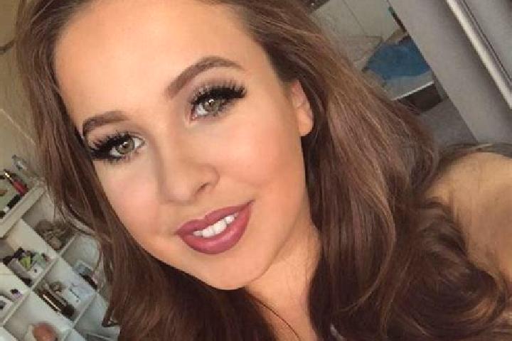 Kinsley, 27, a chestnut dark-eyed latina companion based in Sint-Baafs-Vijve. Offering Roleplay, OWO, Domination, Couples, Striptease. Available for incall a...