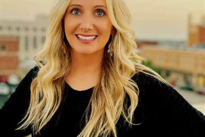 Kinsley, 27 — Escort in Dalton, United States