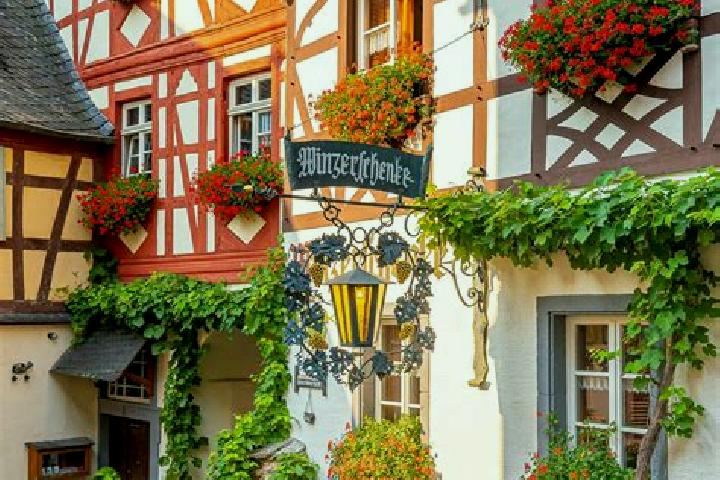 Kinsley, 27 — Escort in Kordorf, Germany