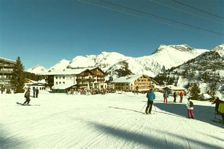 Kinsley, 27 — Escort in Lech, Austria