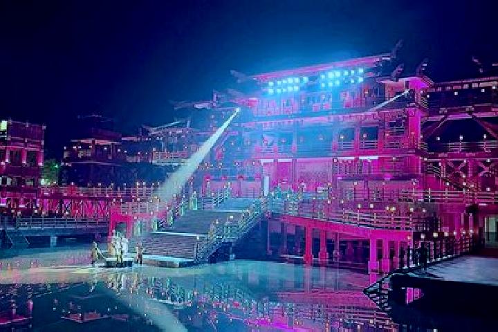 Kinsley, 27 — Escort in Zhongxian, China