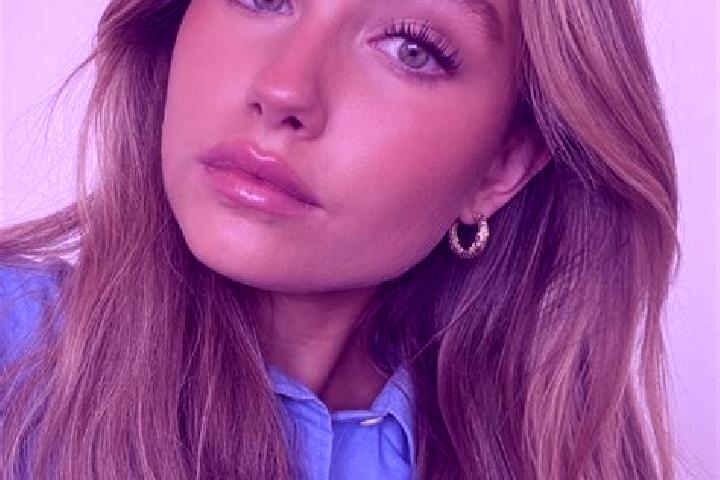Kinsley, 28, a dark blonde green-eyed mixed companion based in Seosan. Offering Party Girl, Couples, Travel Companion, Deep French Kissing, Erotic Massage. A...