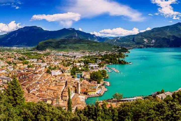 Kinsley, 28 — Escort in Custoza, Italy