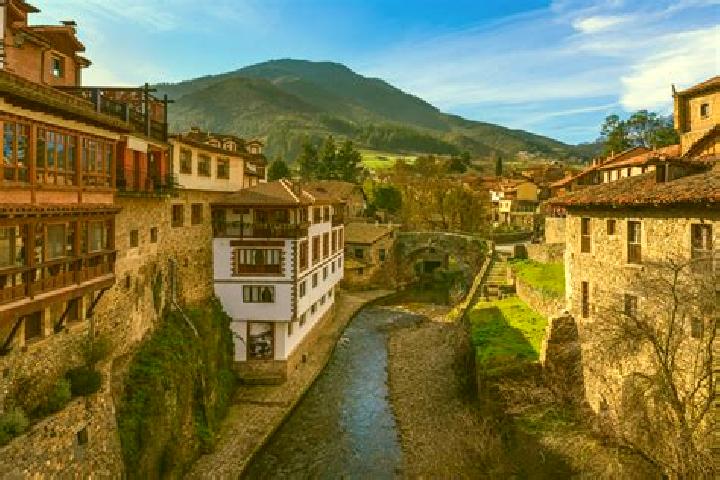 Kinsley, 28 — Escort in Lierganes, Spain