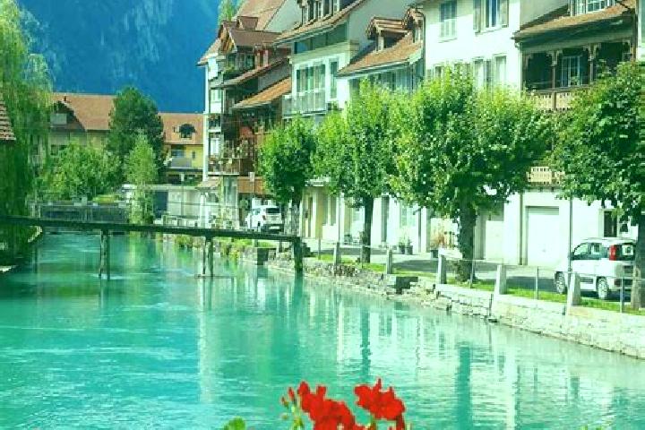 Kinsley, 28 — Escort in Oberhuenigen, Switzerland