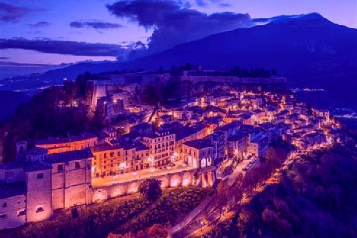 Kinsley, 28 — Escort in Pagliare, Italy
