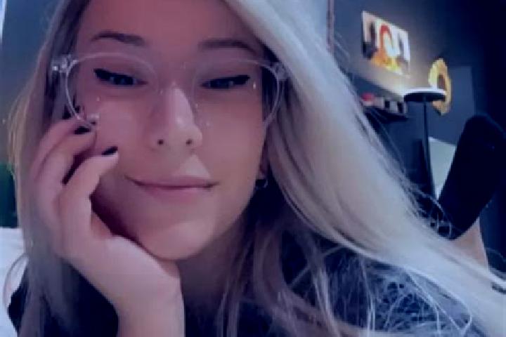 Kinsley, 29, a platinum blonde hazel-eyed asian companion based in Hof bei Straden. Offering Massage, Travel Companion, Domination, Striptease. Available for...