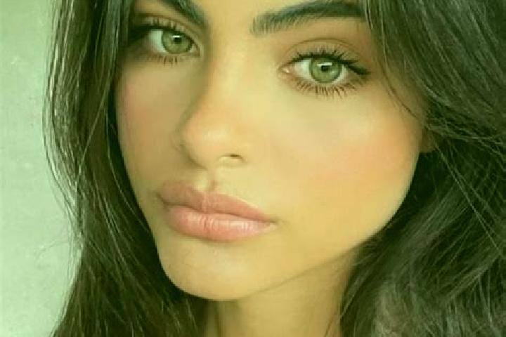 Kinsley, 30, a brunette green-eyed middle eastern companion based in Vinas del Sol. Offering Deep French Kissing, Couples, Party Girl. Available for incall a...