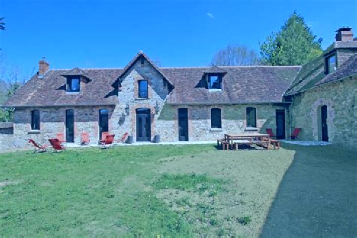 Kinsley, 30 — Escort in La Pommeraie-sur-Sevre, France