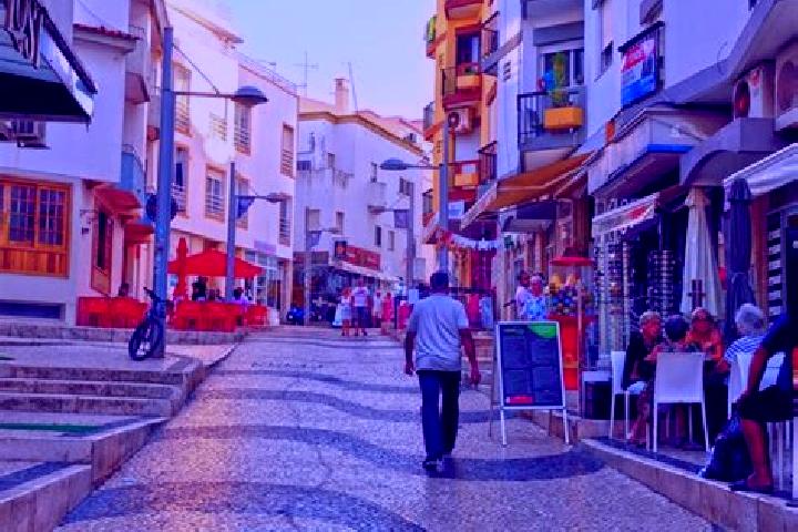 Kinsley, 30 — Escort in Pera, Portugal