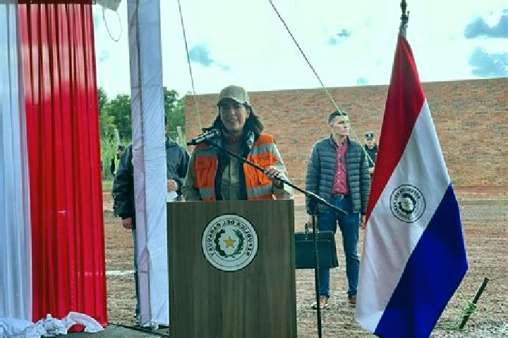 Kinsley, 31 — Escort in General Higinio Morinigo, Paraguay