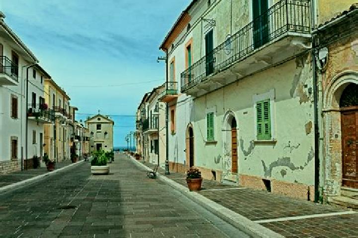 Kinsley, 31 — Escort in Marina di San Vito, Italy