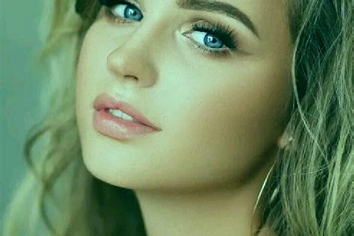 Kinsley, 32, a dark blonde blue-eyed mediterranean companion based in Pontonnyy. Offering CIM, 69. Available for incall and outcall, day and evening dates.