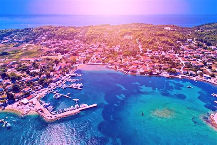Kinsley, 32 — Escort in Lumbarda, Croatia