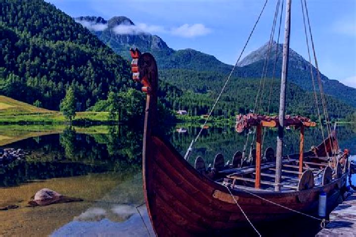 Kinsley, 32 — Escort in Nordfjordeid, Norway