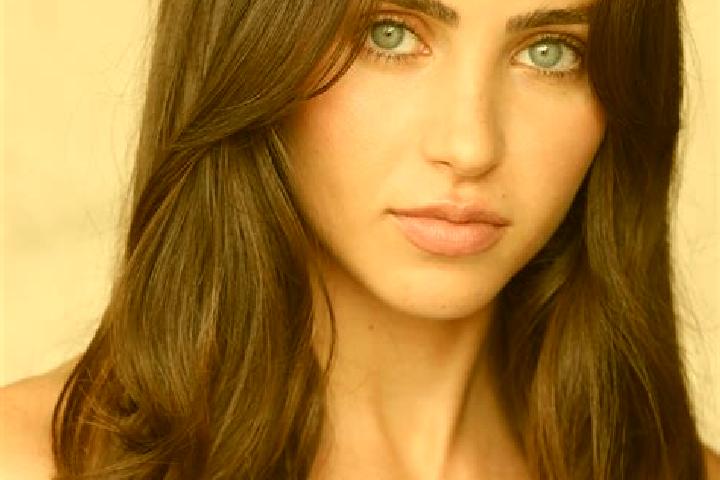Kinsley, 33, a brunette blue-eyed indian companion based in West Ealing. Offering Duos, Striptease, Domination, Erotic Massage. Available for incall and outc...