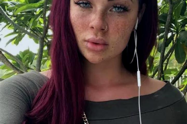 Kinsley, 33, a red grey-eyed european companion based in Tuba. Offering 69, Couples, Domination. Available for incall and outcall, day and evening dates.